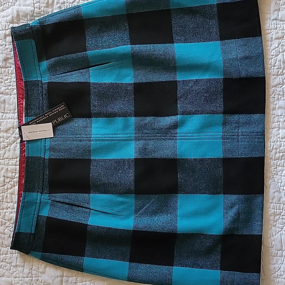 Womens Banana Republic Plaid skirt, New with tags, size 14, teal/black